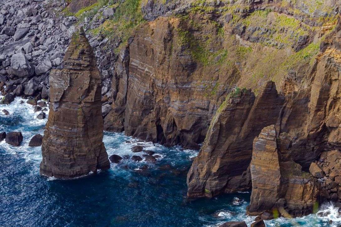 Falesias do Miradouro da Ponta do Escalvado em Sao Miguel, Acores, Portugal