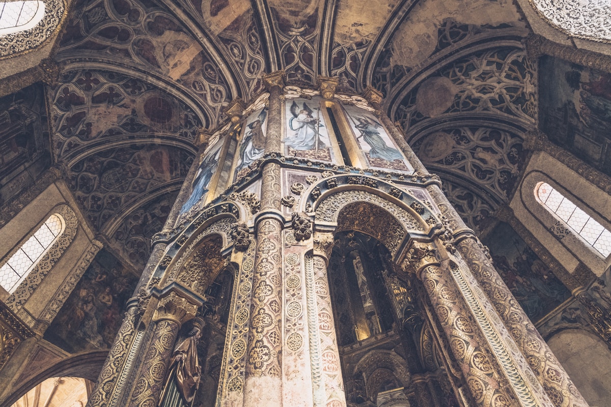 Interior of the Charola — the 12th-century Templar rotunda at the Convento de Cristo, Tomar