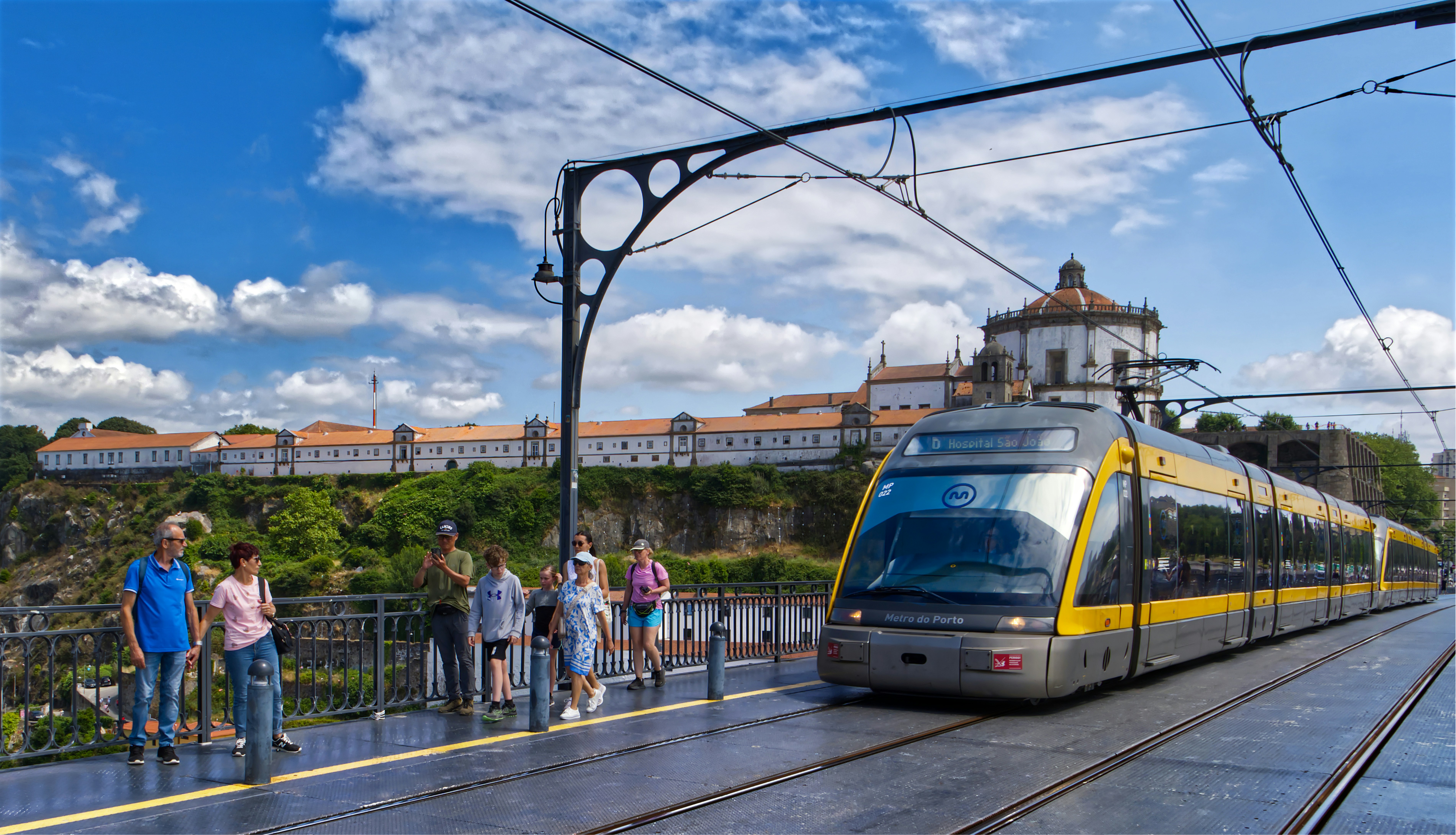 Métro de Porto ligne violette — reliant l'aéroport Francisco Sá Carneiro au centre-ville